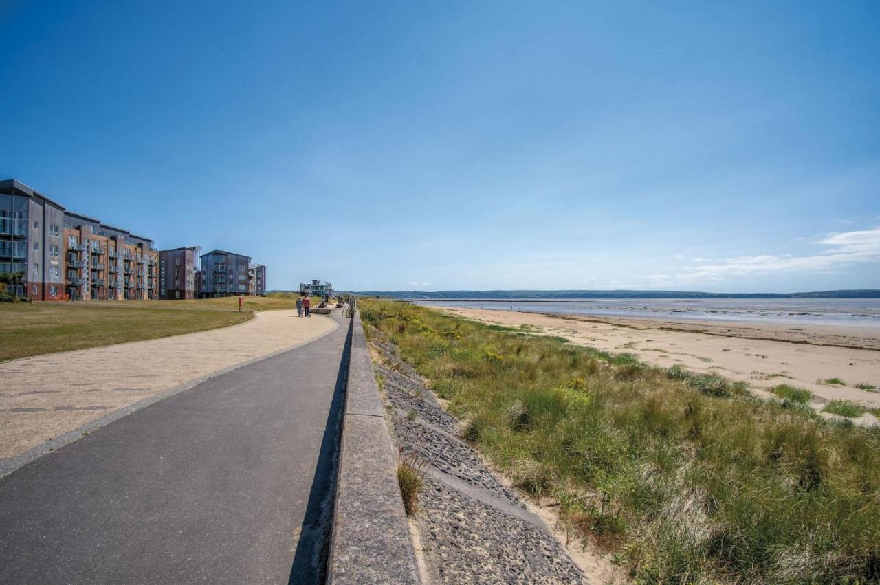 Beach View - 2 Bedroom Apartment - Llanelli Exterior photo