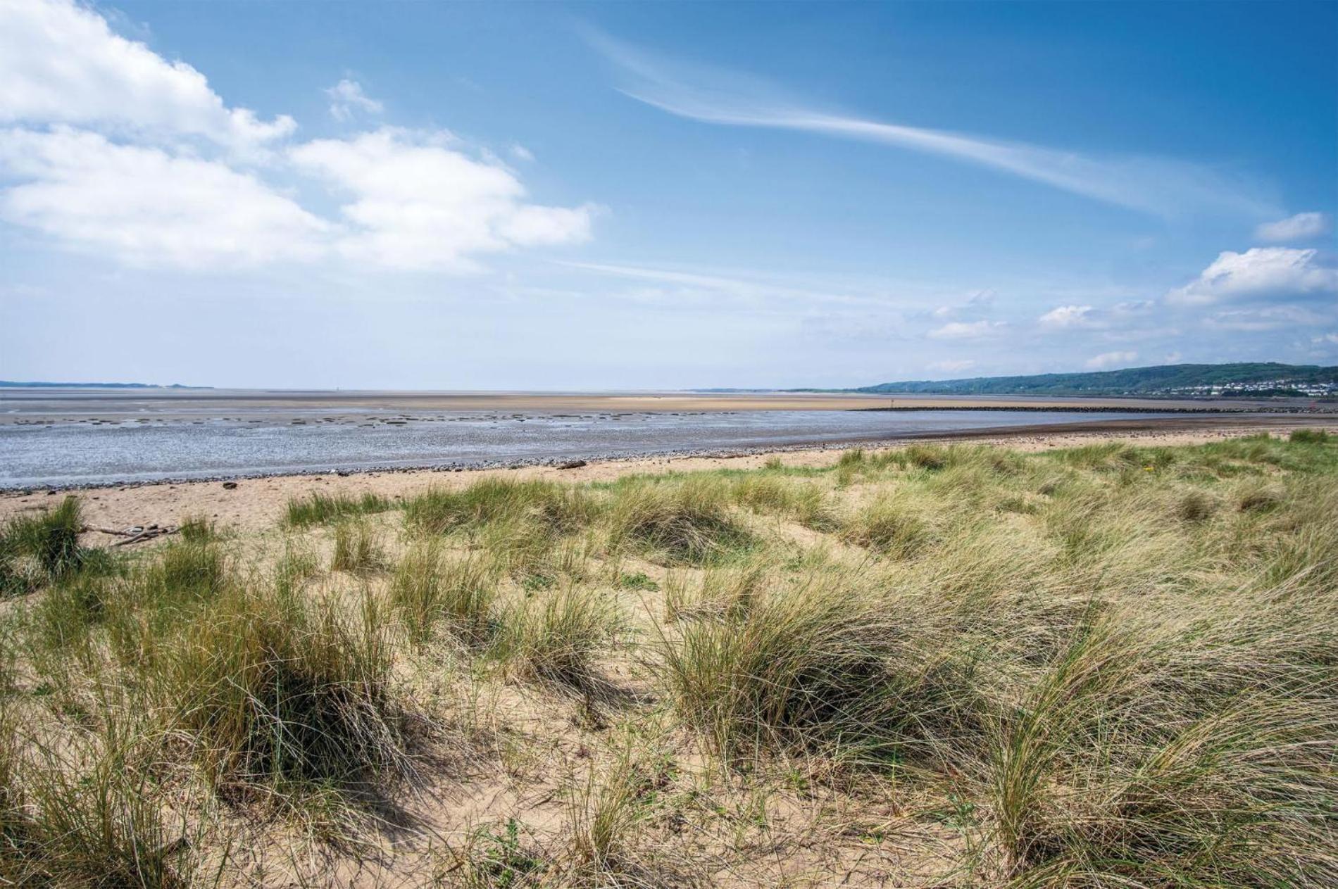 Beach View - 2 Bedroom Apartment - Llanelli Exterior photo